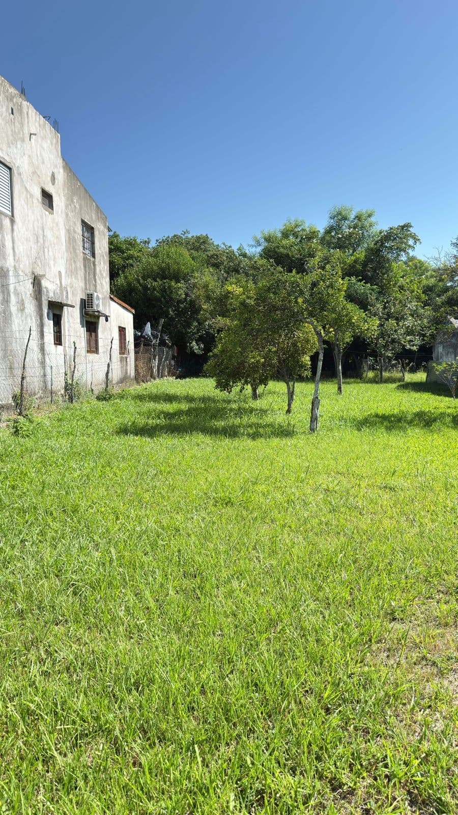 Terreno céntrico, amplio en Santa Lucia (Ctes)