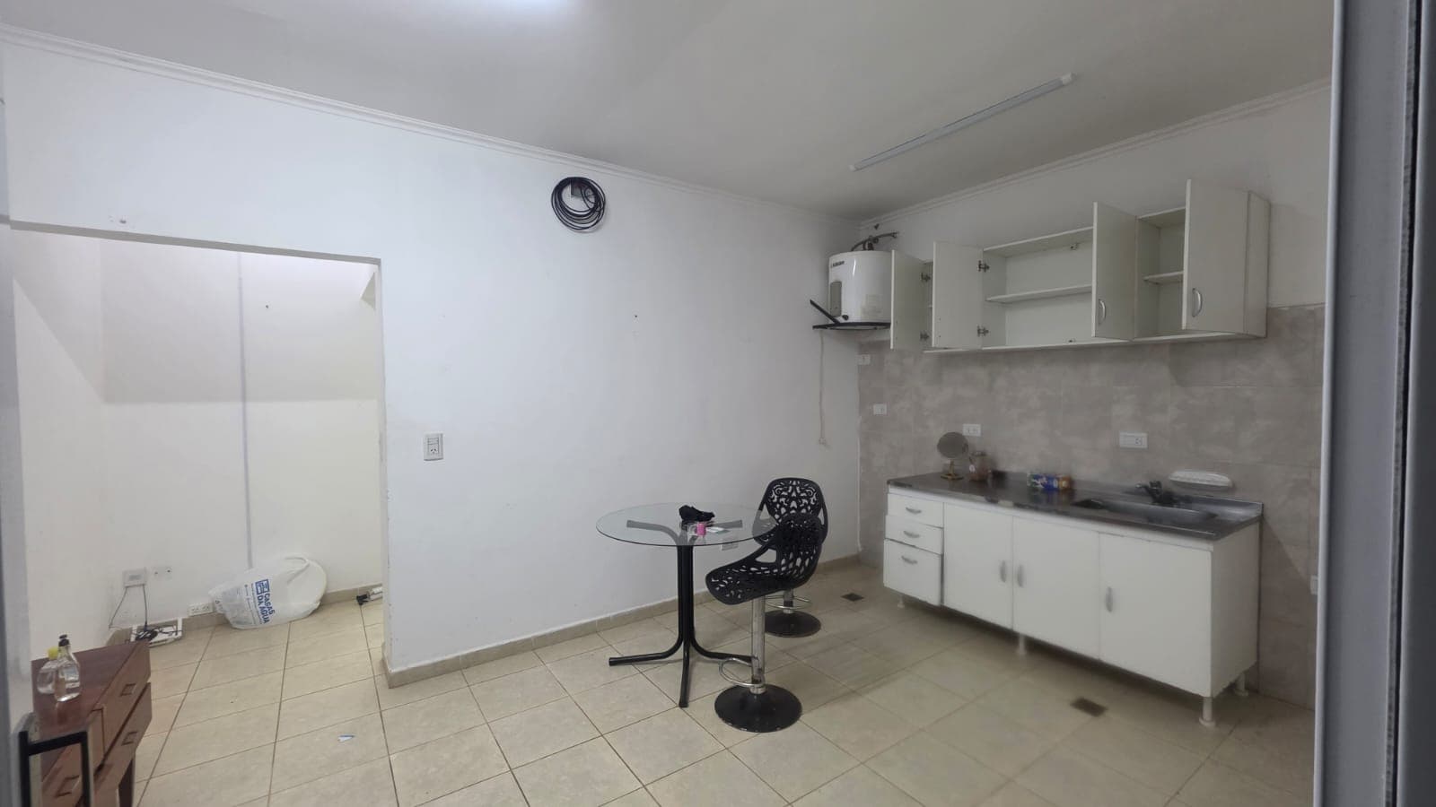 impecable departamento de 2 dormitorios, amplios, luminosos en pleno centro de la ciudad.